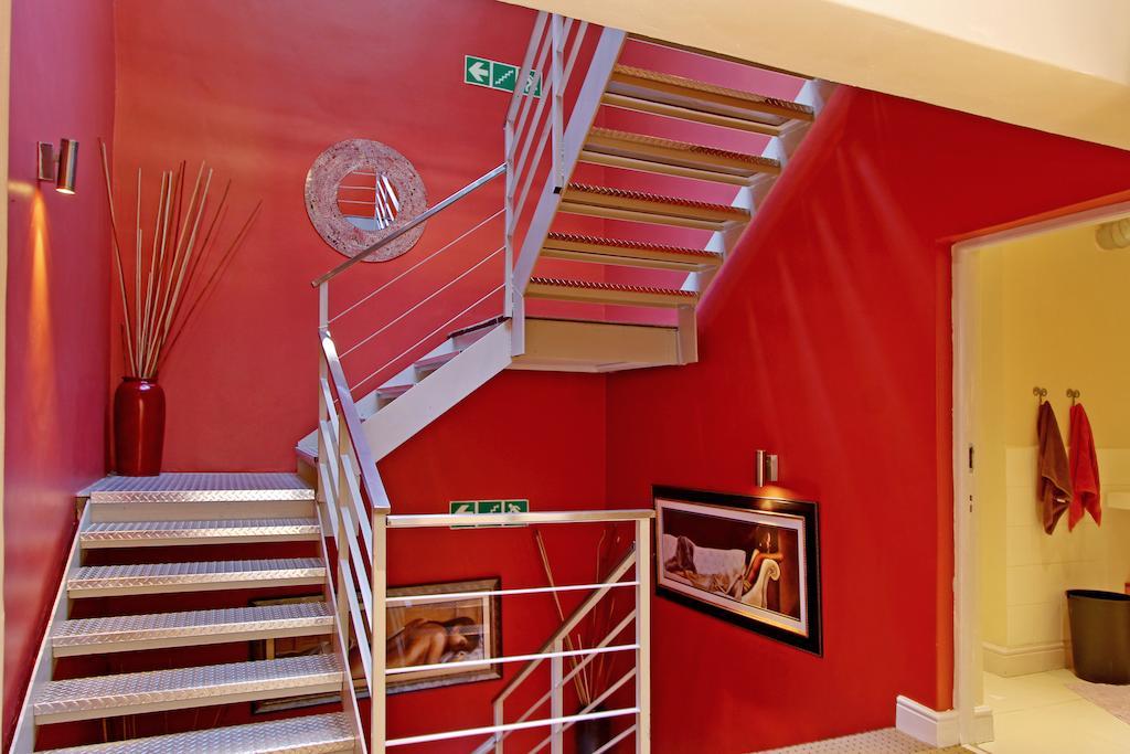 Forty8 Backpackers Hotel Cape Town Exterior photo